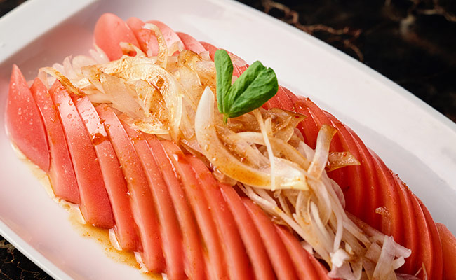 トマトと玉ネギのサラダ